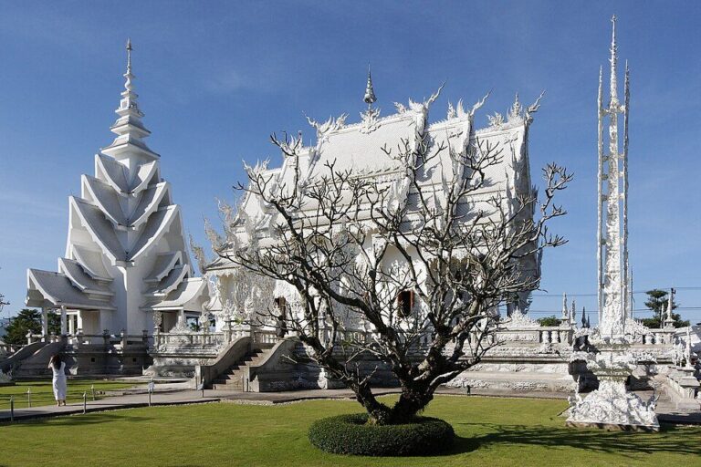 Wat Rong Khun — North Thailand fun places