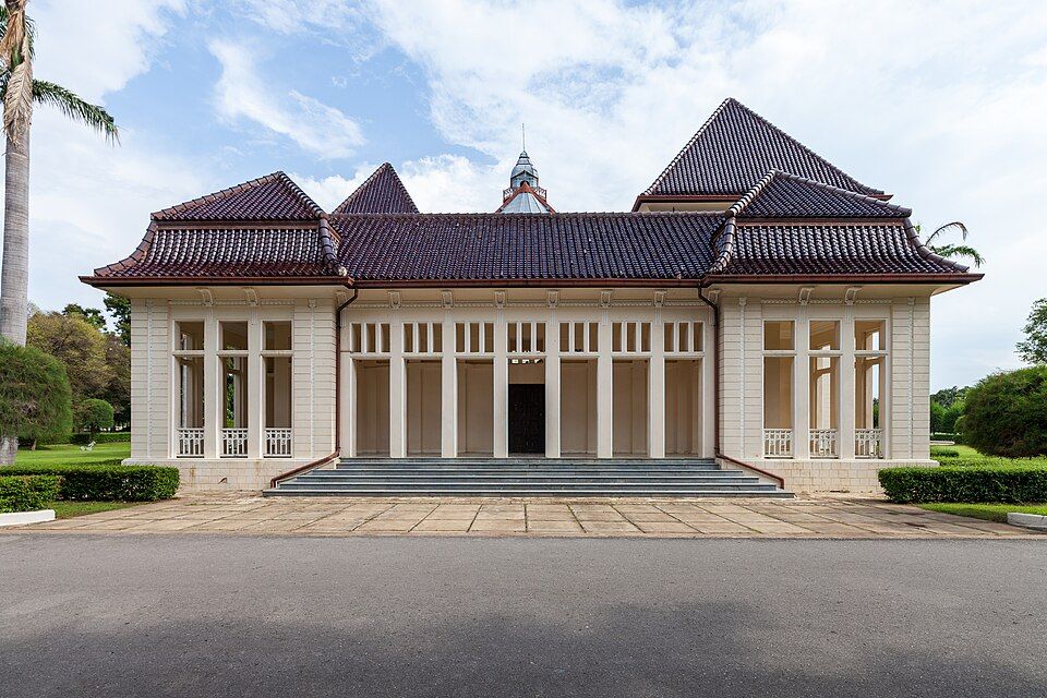 Phra Ram Ratchaniwet in The western Gulf coast